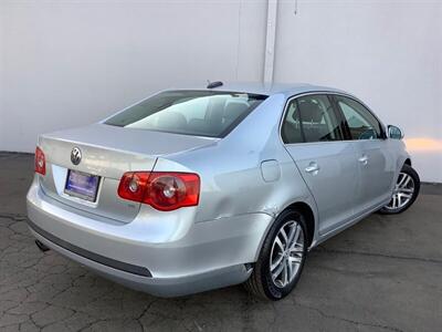 2005 Volkswagen Jetta 2.5   - Photo 6 - Crest Hill, IL 60403