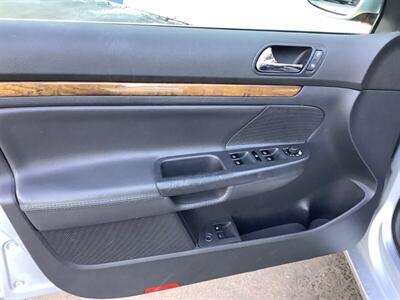 2005 Volkswagen Jetta 2.5   - Photo 10 - Crest Hill, IL 60403