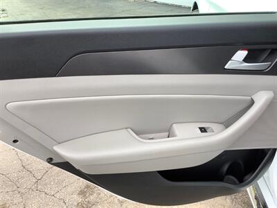 2015 Hyundai SONATA Limited   - Photo 21 - Crest Hill, IL 60403