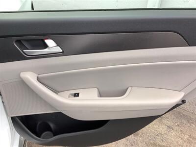 2015 Hyundai SONATA Limited   - Photo 23 - Crest Hill, IL 60403