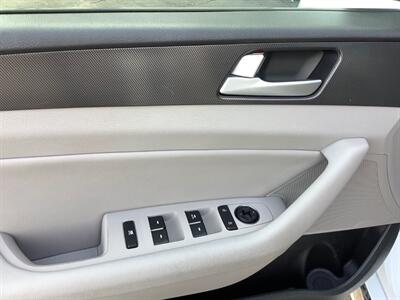 2015 Hyundai SONATA Limited   - Photo 12 - Crest Hill, IL 60403