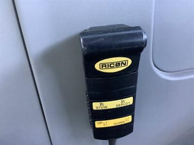 2007 Ford E-Series Wagon E-150 XL  SPINAL CORD INJURY VAN HANDICAP VAN SEE DESCRIPTION - Photo 28 - Crest Hill, IL 60403