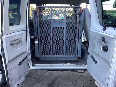 2007 Ford E-Series Wagon E-150 XL  SPINAL CORD INJURY VAN HANDICAP VAN SEE DESCRIPTION - Photo 29 - Crest Hill, IL 60403