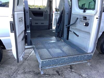 2007 Ford E-Series Wagon E-150 XL  SPINAL CORD INJURY VAN HANDICAP VAN SEE DESCRIPTION - Photo 30 - Crest Hill, IL 60403