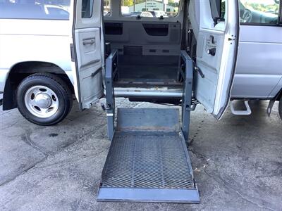 2007 Ford E-Series Wagon E-150 XL  SPINAL CORD INJURY VAN HANDICAP VAN SEE DESCRIPTION - Photo 25 - Crest Hill, IL 60403