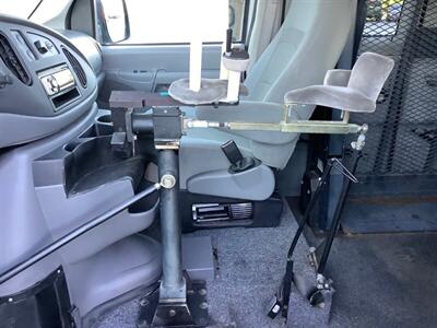 2007 Ford E-Series Wagon E-150 XL  SPINAL CORD INJURY VAN HANDICAP VAN SEE DESCRIPTION - Photo 13 - Crest Hill, IL 60403
