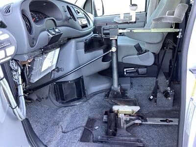 2007 Ford E-Series Wagon E-150 XL  SPINAL CORD INJURY VAN HANDICAP VAN SEE DESCRIPTION - Photo 12 - Crest Hill, IL 60403