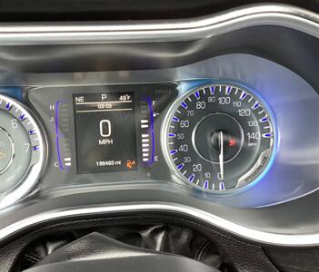 2015 Chrysler 200 Limited   - Photo 9 - Crest Hill, IL 60403