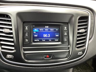 2015 Chrysler 200 Limited   - Photo 8 - Crest Hill, IL 60403