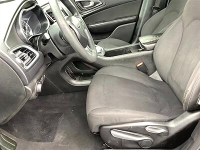 2015 Chrysler 200 Limited   - Photo 13 - Crest Hill, IL 60403