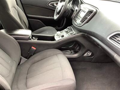 2015 Chrysler 200 Limited   - Photo 25 - Crest Hill, IL 60403