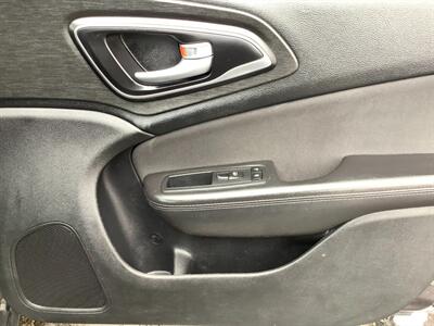 2015 Chrysler 200 Limited   - Photo 23 - Crest Hill, IL 60403