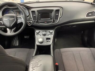2015 Chrysler 200 Limited   - Photo 28 - Crest Hill, IL 60403