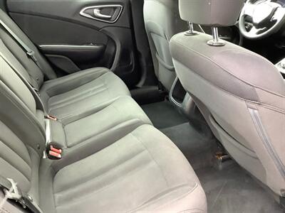 2015 Chrysler 200 Limited   - Photo 22 - Crest Hill, IL 60403