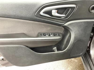 2015 Chrysler 200 Limited   - Photo 11 - Crest Hill, IL 60403