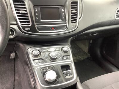 2015 Chrysler 200 Limited   - Photo 15 - Crest Hill, IL 60403