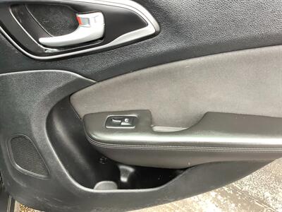 2015 Chrysler 200 Limited   - Photo 21 - Crest Hill, IL 60403