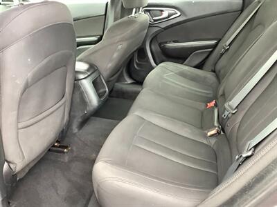 2015 Chrysler 200 Limited   - Photo 20 - Crest Hill, IL 60403