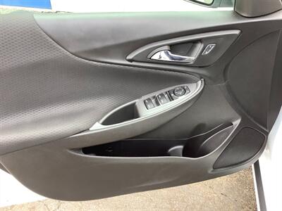 2024 Chevrolet Malibu LT - Photo 10 - Crest Hill, IL 60403