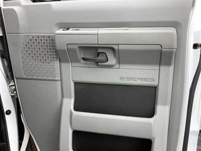 2016 Ford E-350 SD   - Photo 20 - Crest Hill, IL 60403