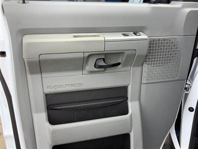 2016 Ford E-350 SD   - Photo 11 - Crest Hill, IL 60403