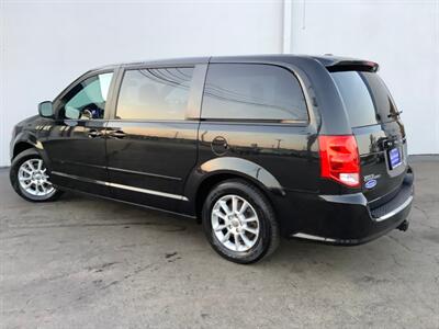 2013 Dodge Grand Caravan R/T   - Photo 5 - Crest Hill, IL 60403