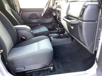 2005 Jeep Wrangler Unlimited - Photo 25 - Crest Hill, IL 60403