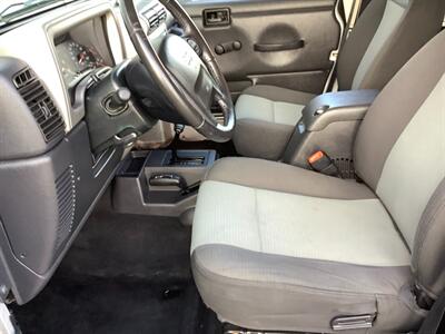 2005 Jeep Wrangler Unlimited - Photo 13 - Crest Hill, IL 60403