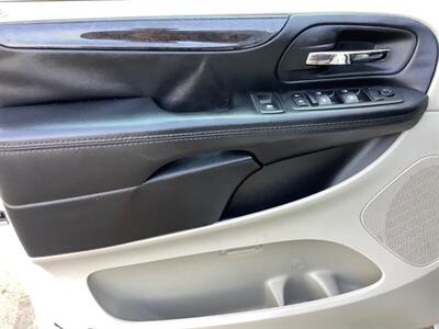 2019 Dodge Grand Caravan SE Plus   - Photo 11 - Crest Hill, IL 60403