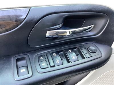 2019 Dodge Grand Caravan SE Plus   - Photo 12 - Crest Hill, IL 60403