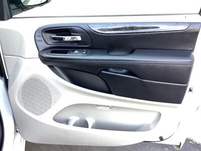 2019 Dodge Grand Caravan SE Plus   - Photo 30 - Crest Hill, IL 60403