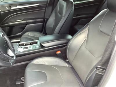 2020 Ford Fusion Hybrid Titanium   - Photo 13 - Crest Hill, IL 60403