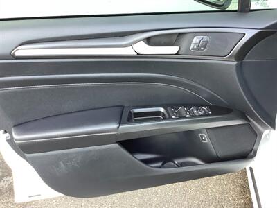 2020 Ford Fusion Hybrid Titanium   - Photo 7 - Crest Hill, IL 60403