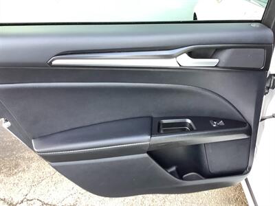 2020 Ford Fusion Hybrid Titanium   - Photo 35 - Crest Hill, IL 60403