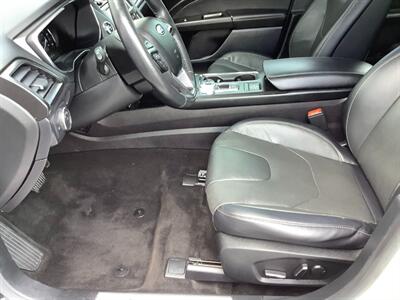 2020 Ford Fusion Hybrid Titanium   - Photo 32 - Crest Hill, IL 60403