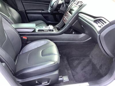 2020 Ford Fusion Hybrid Titanium   - Photo 17 - Crest Hill, IL 60403