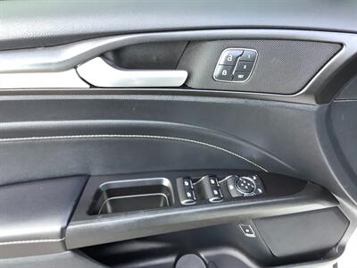 2020 Ford Fusion Hybrid Titanium   - Photo 8 - Crest Hill, IL 60403