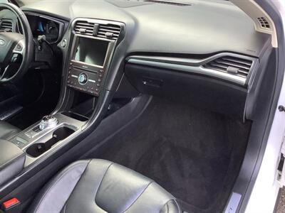 2020 Ford Fusion Hybrid Titanium   - Photo 18 - Crest Hill, IL 60403