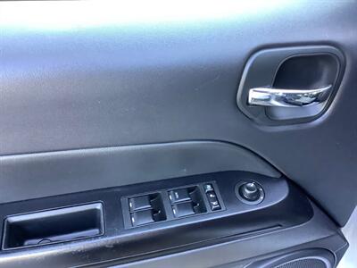2017 Jeep Patriot High Altitude   - Photo 12 - Crest Hill, IL 60403