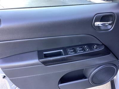2017 Jeep Patriot High Altitude   - Photo 11 - Crest Hill, IL 60403