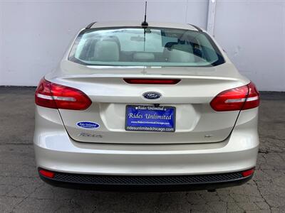 2017 Ford Focus SE   - Photo 5 - Crest Hill, IL 60403