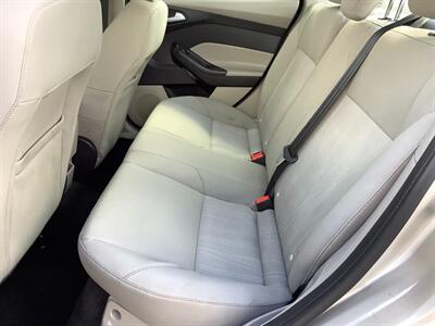 2017 Ford Focus SE   - Photo 23 - Crest Hill, IL 60403