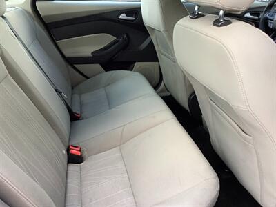 2017 Ford Focus SE   - Photo 25 - Crest Hill, IL 60403
