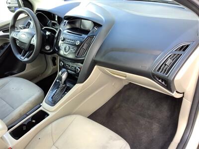2017 Ford Focus SE   - Photo 29 - Crest Hill, IL 60403