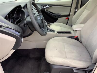 2017 Ford Focus SE   - Photo 14 - Crest Hill, IL 60403