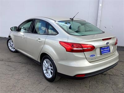 2017 Ford Focus SE   - Photo 4 - Crest Hill, IL 60403