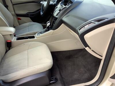 2017 Ford Focus SE   - Photo 28 - Crest Hill, IL 60403