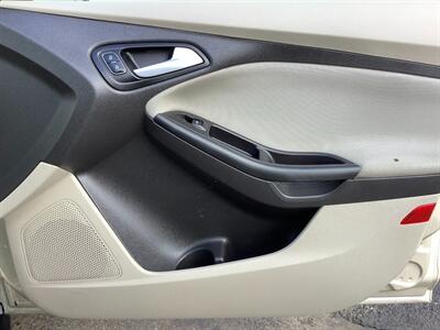 2017 Ford Focus SE   - Photo 26 - Crest Hill, IL 60403
