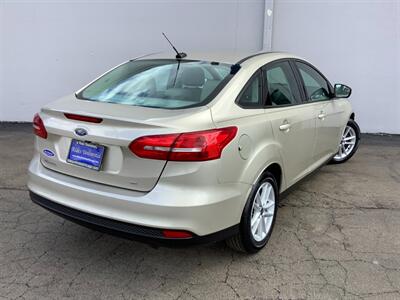 2017 Ford Focus SE   - Photo 6 - Crest Hill, IL 60403