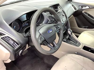 2017 Ford Focus SE   - Photo 15 - Crest Hill, IL 60403